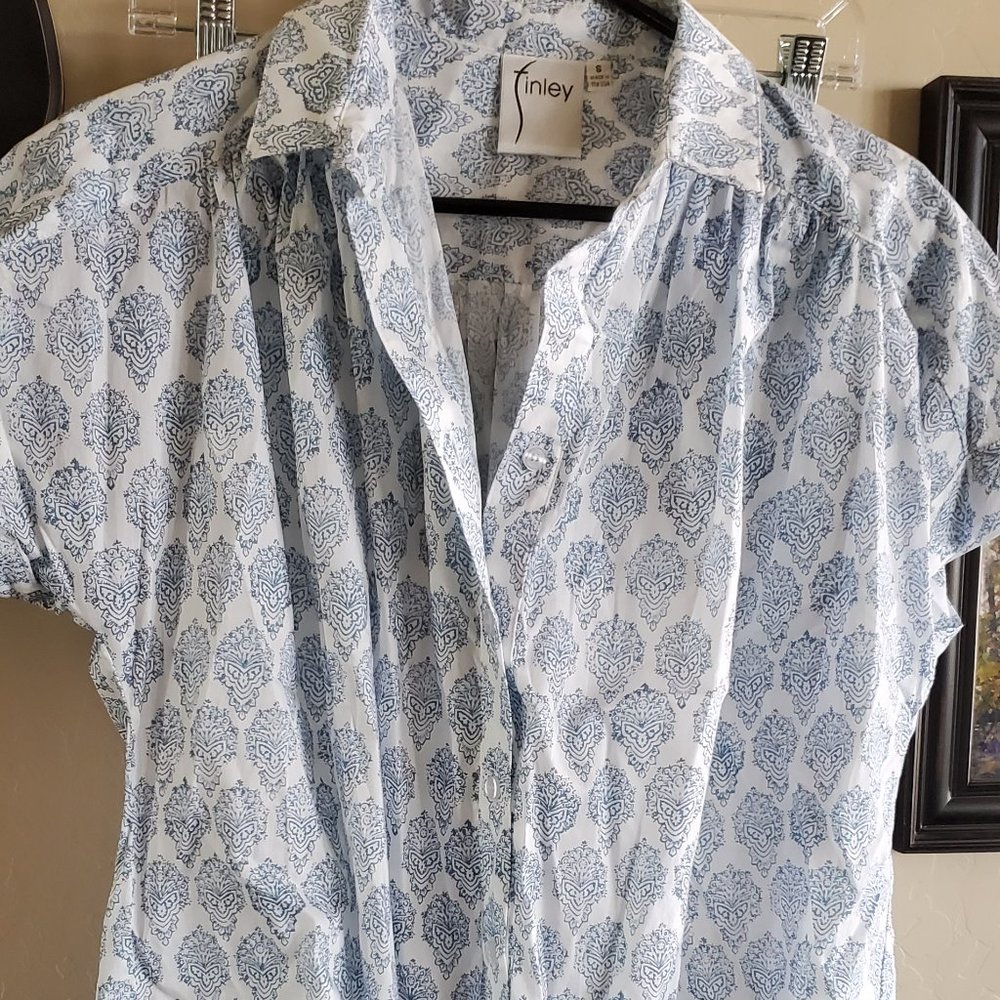 Short Sleeve Blue Finley top Size Small